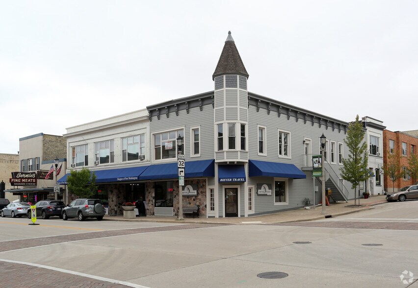 123 N Franklin St, Port Washington, WI for lease - Primary Photo - Image 1 of 21