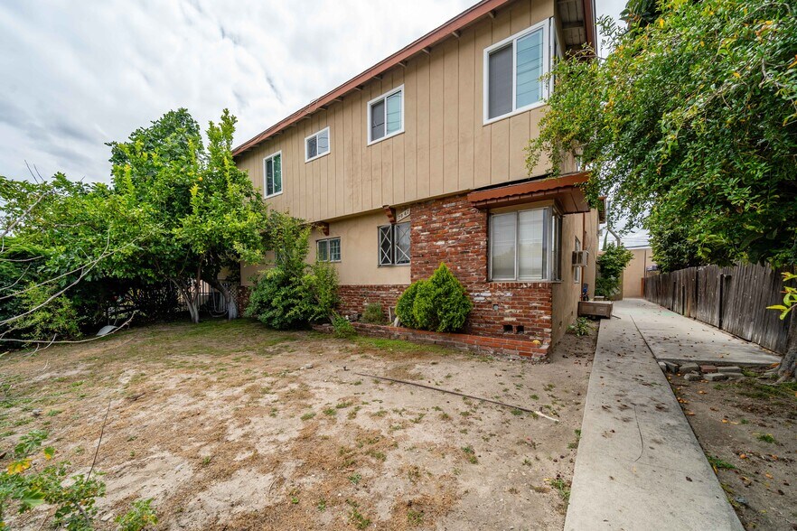 7047 Fulton Ave, North Hollywood, CA for sale - Primary Photo - Image 1 of 25