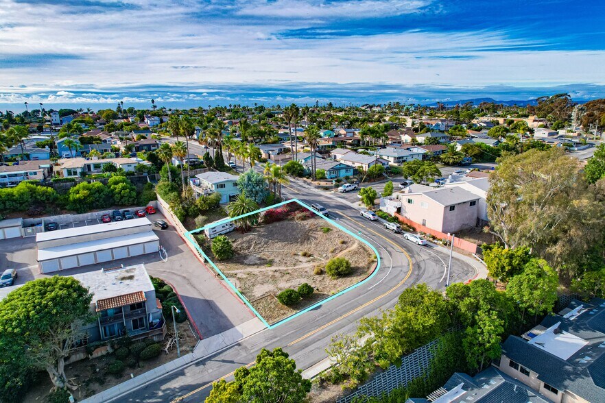 1635 Minnesota ave, Oceanside, CA à vendre - Photo du bâtiment - Image 3 de 5