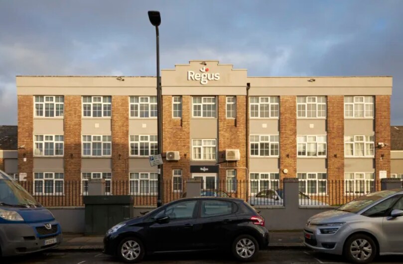 5 Wadsworth Rd, Greenford à louer - Photo principale - Image 1 de 5