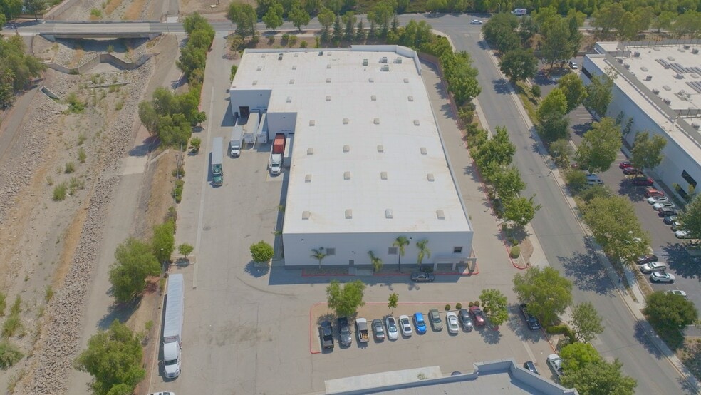 3987 Heritage Oak Ct, Simi Valley, CA for lease - Building Photo - Image 2 of 10