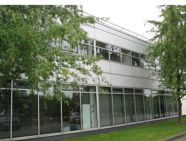 67/69 Rue Des Chardonnerets, Tremblay-en-France à louer - Photo du bâtiment - Image 3 de 14