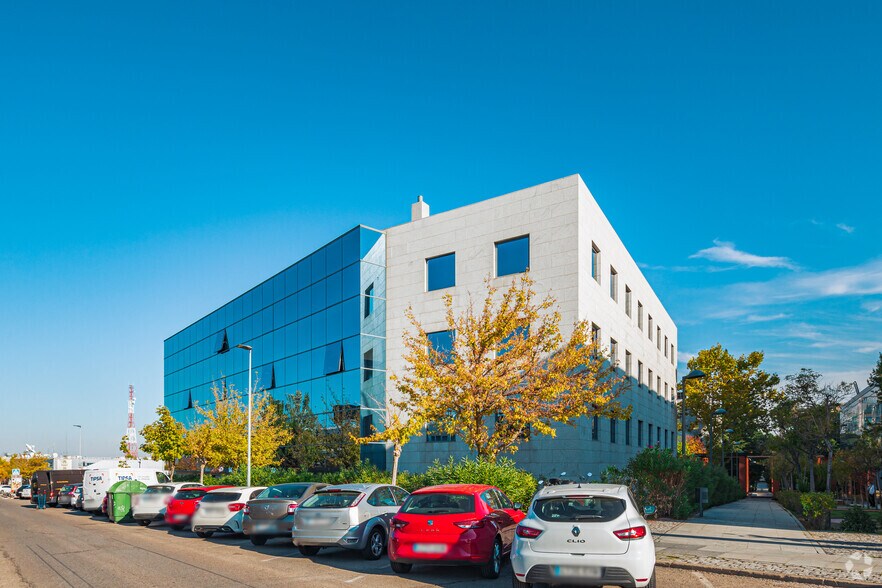 Calle Isla del Hierro, 7, San Sebastián de los Reyes, Madrid for lease - Building Photo - Image 3 of 4