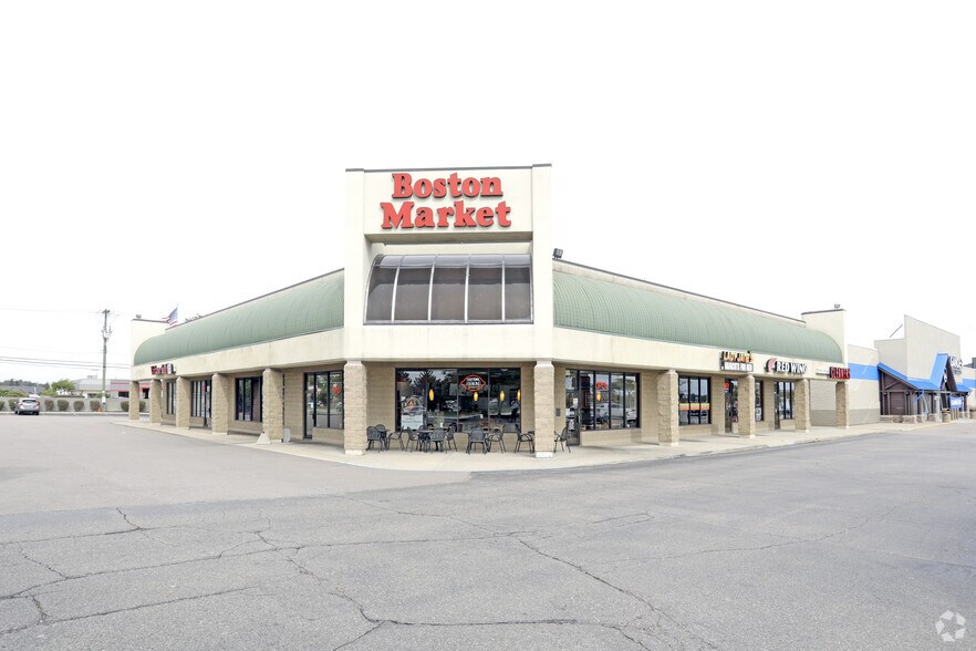 13987-13999 Hall Rd, Utica, MI à louer - Photo principale - Image 2 de 6