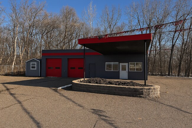 More details for 1930 Rice St N, Saint Paul, MN - Retail for Sale