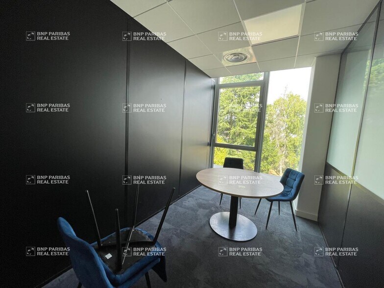 Bureau dans Limonest à louer - Photo du bâtiment - Image 3 de 18
