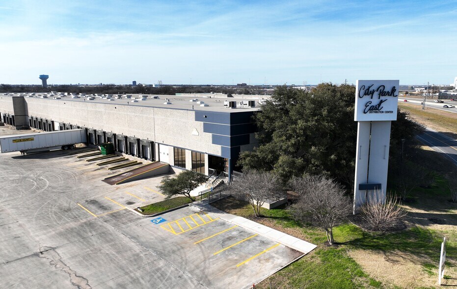 8559 NE Loop 410, San Antonio, TX à louer - Photo du bâtiment - Image 3 de 7