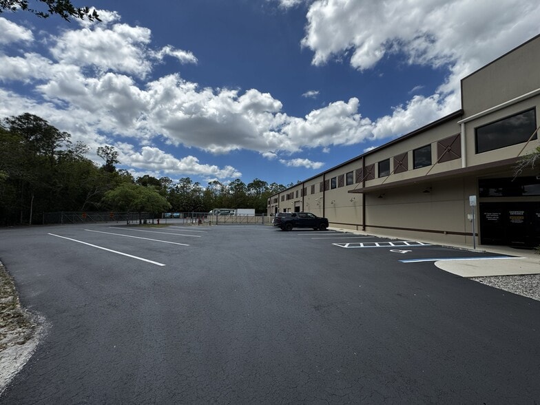 12290 Crystal Commerce Loop, Fort Myers, FL for lease - Building Photo - Image 3 of 3