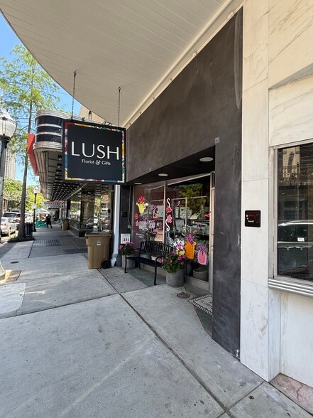 221 Dauphin St, Mobile, AL for lease - Building Photo - Image 2 of 5