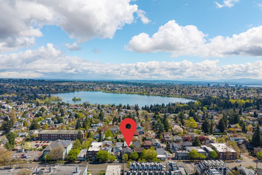 6512 Phinney Ave, Seattle, WA for sale - Building Photo - Image 2 of 14