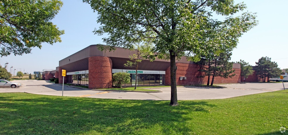 1915 Clements Rd, Pickering, ON à louer - Photo du bâtiment - Image 3 de 4