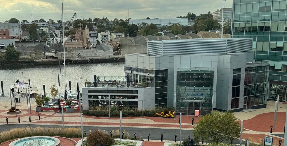 15 Harbor Point Rd, Stamford, CT à louer - Photo du bâtiment - Image 2 de 12