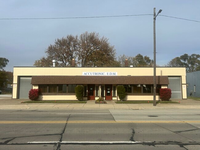 Plus de détails pour 11251 E 9 Mile Rd, Warren, MI - Industriel à vendre