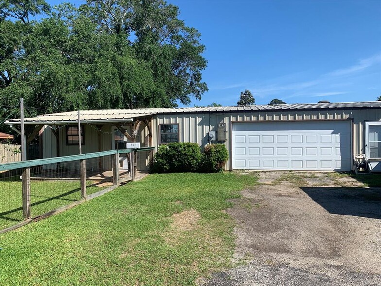 920 Cable St, Conroe, TX à vendre - Photo principale - Image 1 de 1