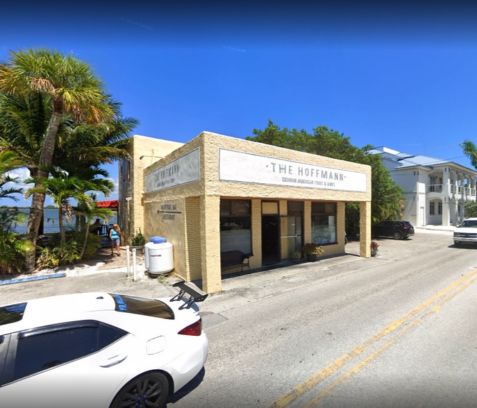 3825 NE Indian River Dr, Jensen Beach, FL for sale - Building Photo - Image 2 of 4