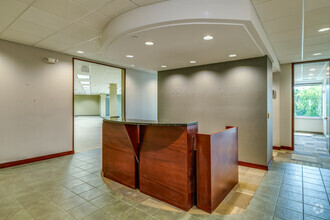 1200 N Mayfair Rd, Wauwatosa, WI for lease Interior Photo- Image 2 of 5