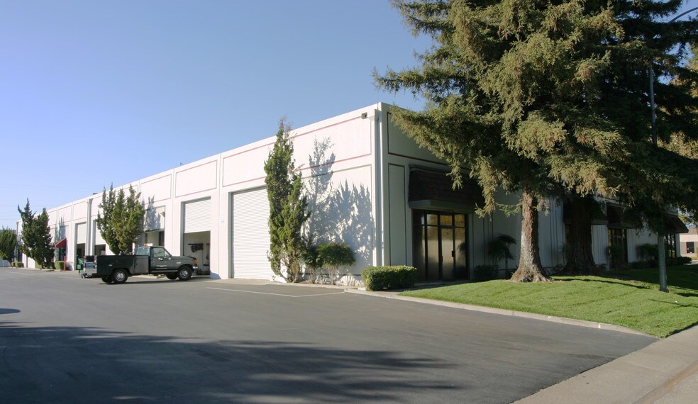 4219 S Market Ct, Sacramento, CA à louer - Photo du bâtiment - Image 2 de 3
