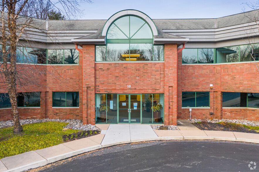 18 Campus Blvd, Newtown Square, PA for lease - Building Photo - Image 2 of 4