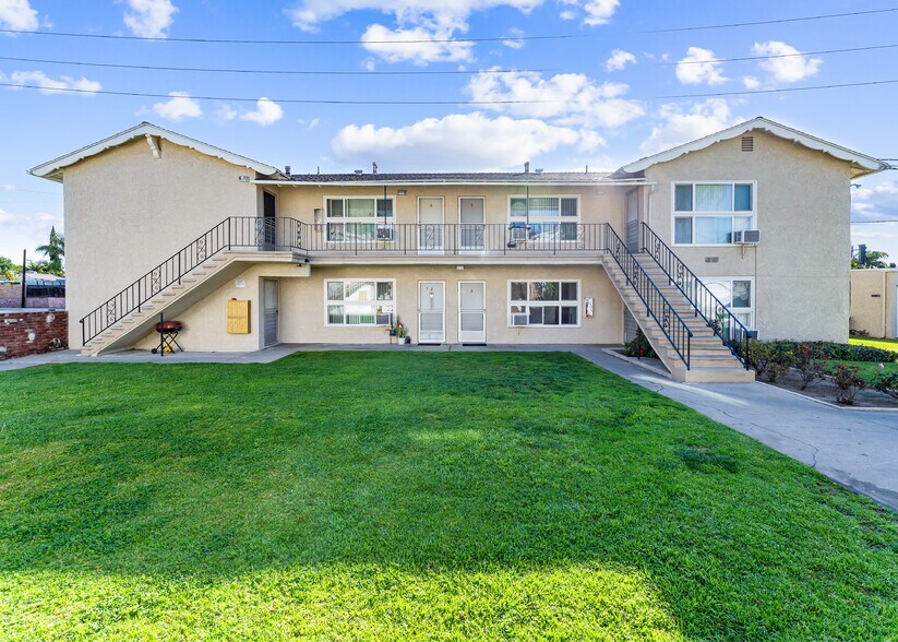 2334 E Santa Fe Ave, Fullerton, CA à vendre - Photo du bâtiment - Image 2 de 9