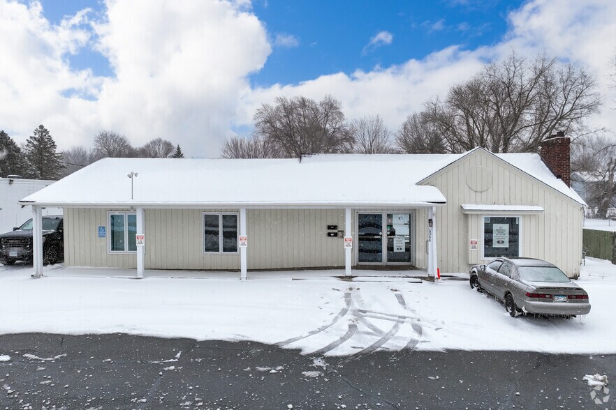 4070 White Bear Ave N, White Bear Lake, MN for sale - Primary Photo - Image 1 of 16