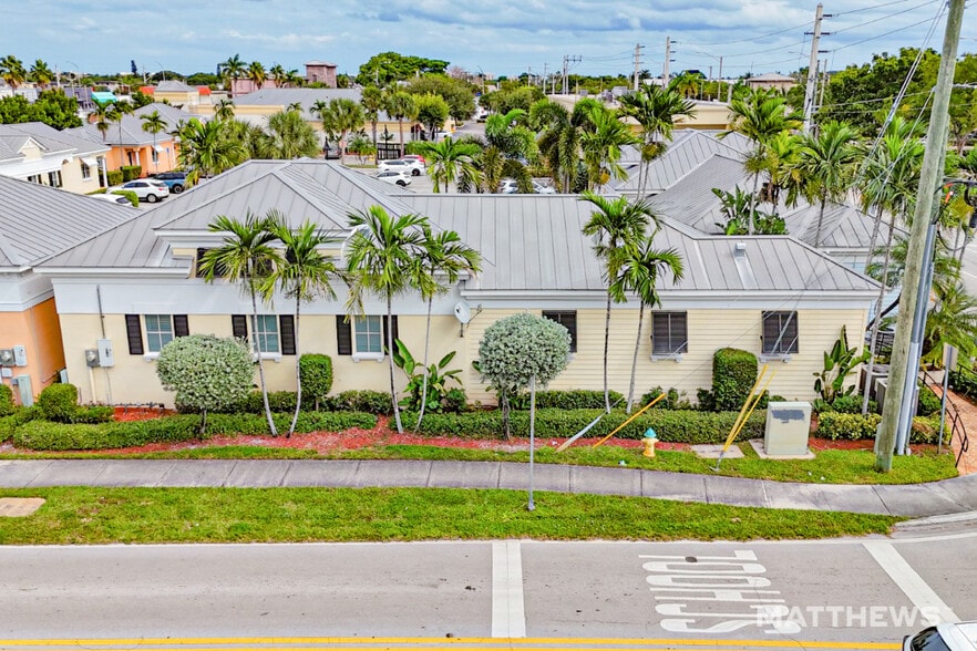 615 SE 10th St, Deerfield Beach, FL for sale - Building Photo - Image 2 of 3
