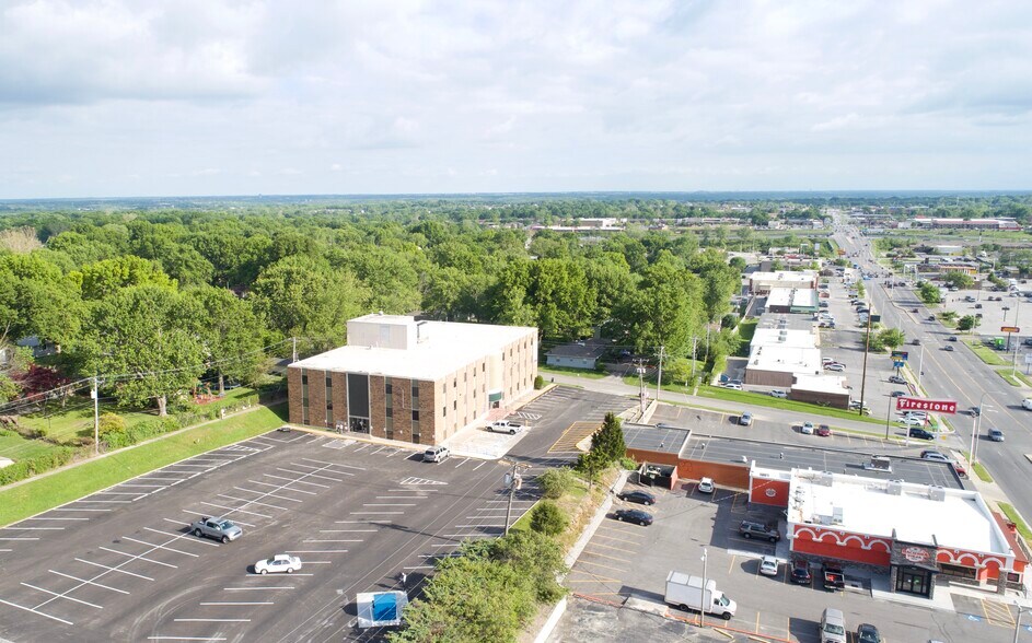 3675 S Noland Rd, Independence, MO à louer - Photo du bâtiment - Image 3 de 24