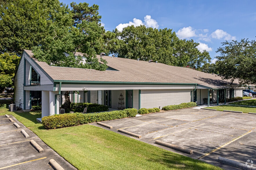 200 Mariners Plaza Dr, Mandeville, LA à louer - Photo principale - Image 2 de 8