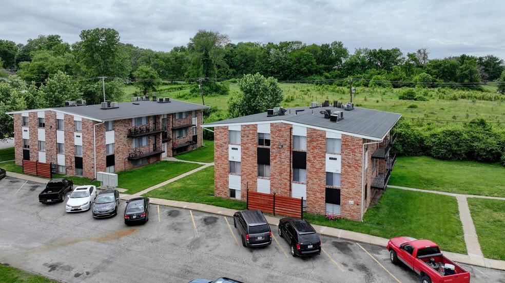 7402 Overton Ave, Raytown, MO for sale - Building Photo - Image 3 of 10