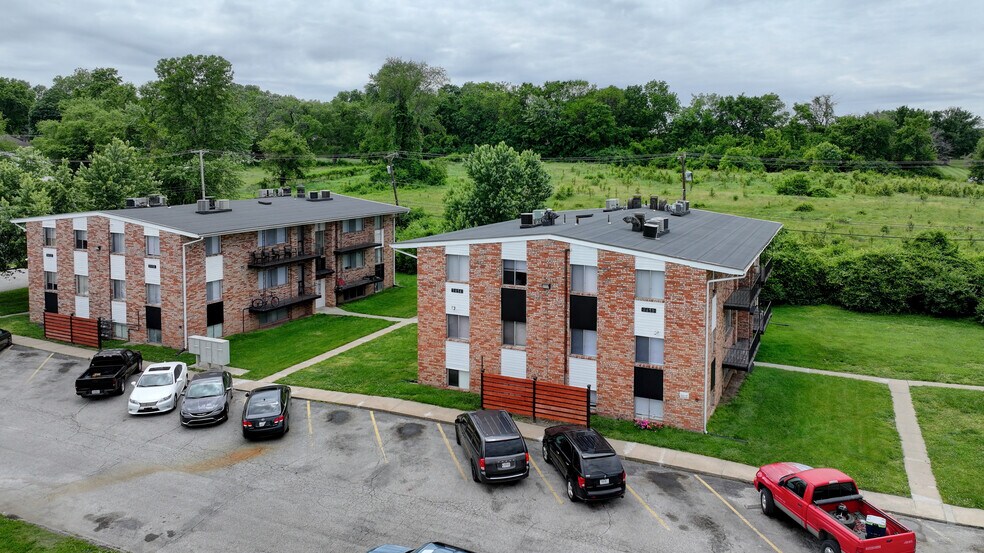 7402 Overton Ave, Raytown, MO à vendre - Photo du bâtiment - Image 3 de 10