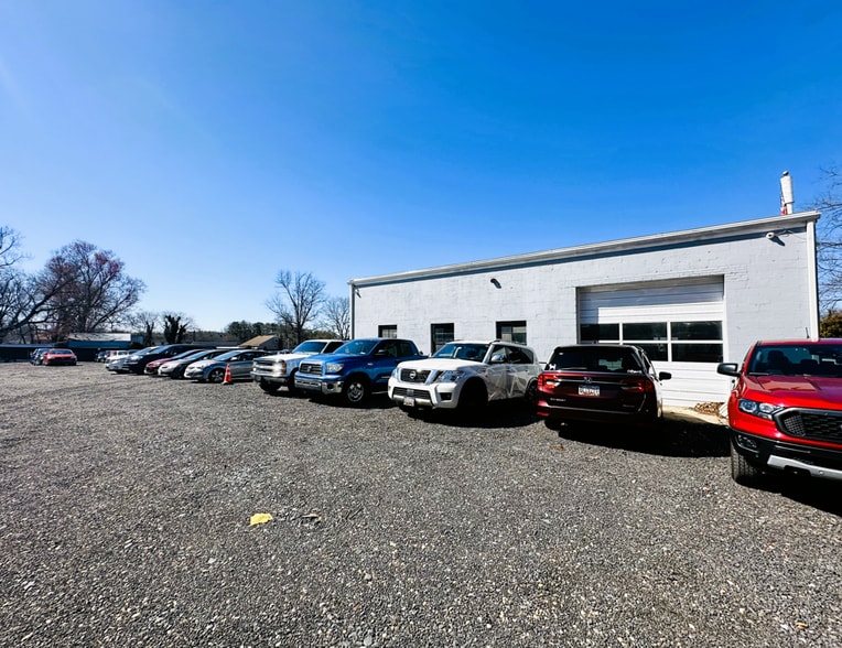 7056 Aviation Blvd, Glen Burnie, MD for lease - Building Photo - Image 2 of 9