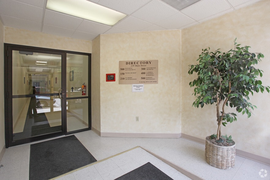 239 Main St, Johnstown, PA for sale - Lobby - Image 2 of 3