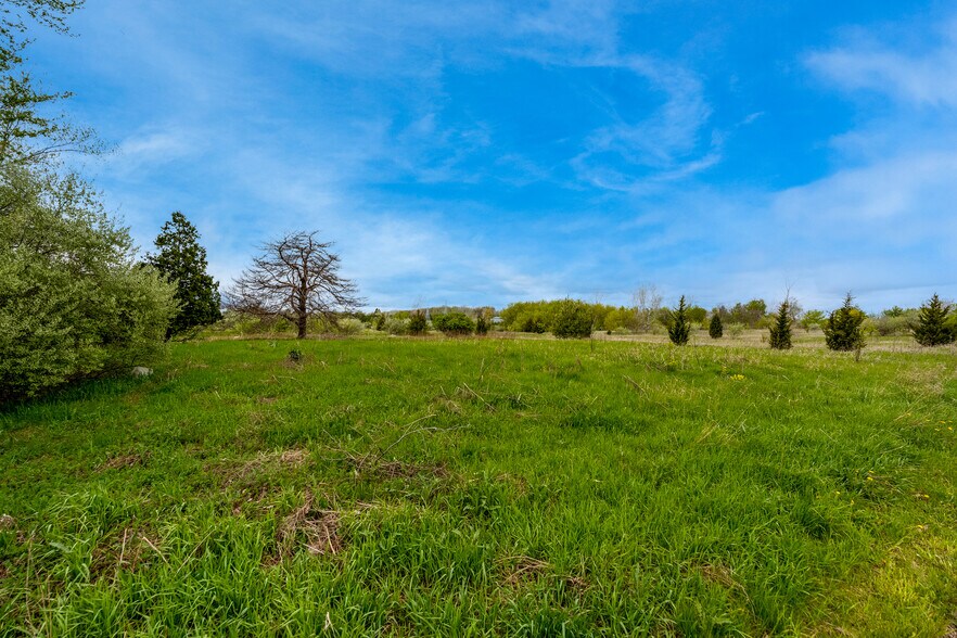 1000-1040 W Silverbell Rd, Lake Orion, MI à vendre - Photo du bâtiment - Image 2 de 6