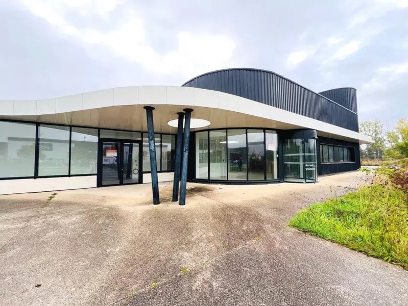 Industrial in Élancourt for lease Building Photo- Image 1 of 16