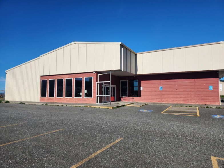 29670 Ellensburg Ave, Gold Beach, OR à vendre - Photo du bâtiment - Image 3 de 18