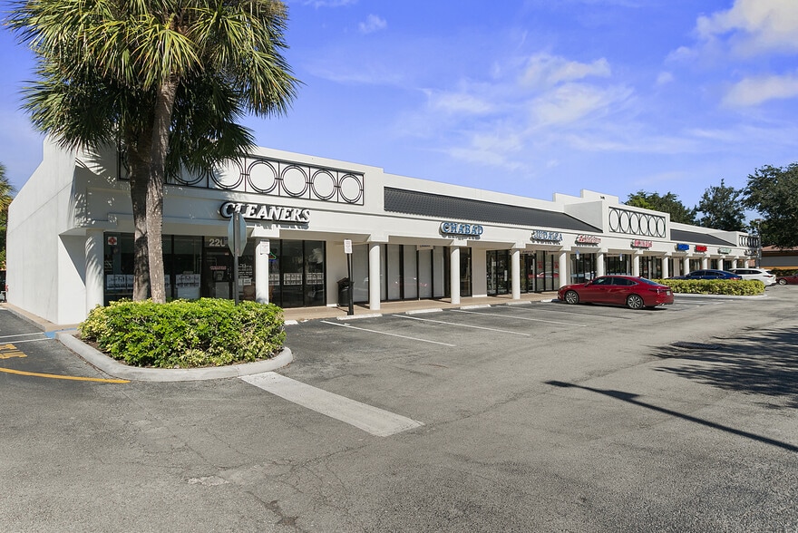 7495-7499 W Atlantic Ave, Delray Beach, FL à louer - Photo du bâtiment - Image 2 de 5