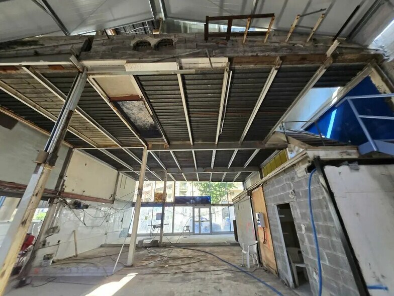 Retail in Nice for lease - Building Photo - Image 3 of 4