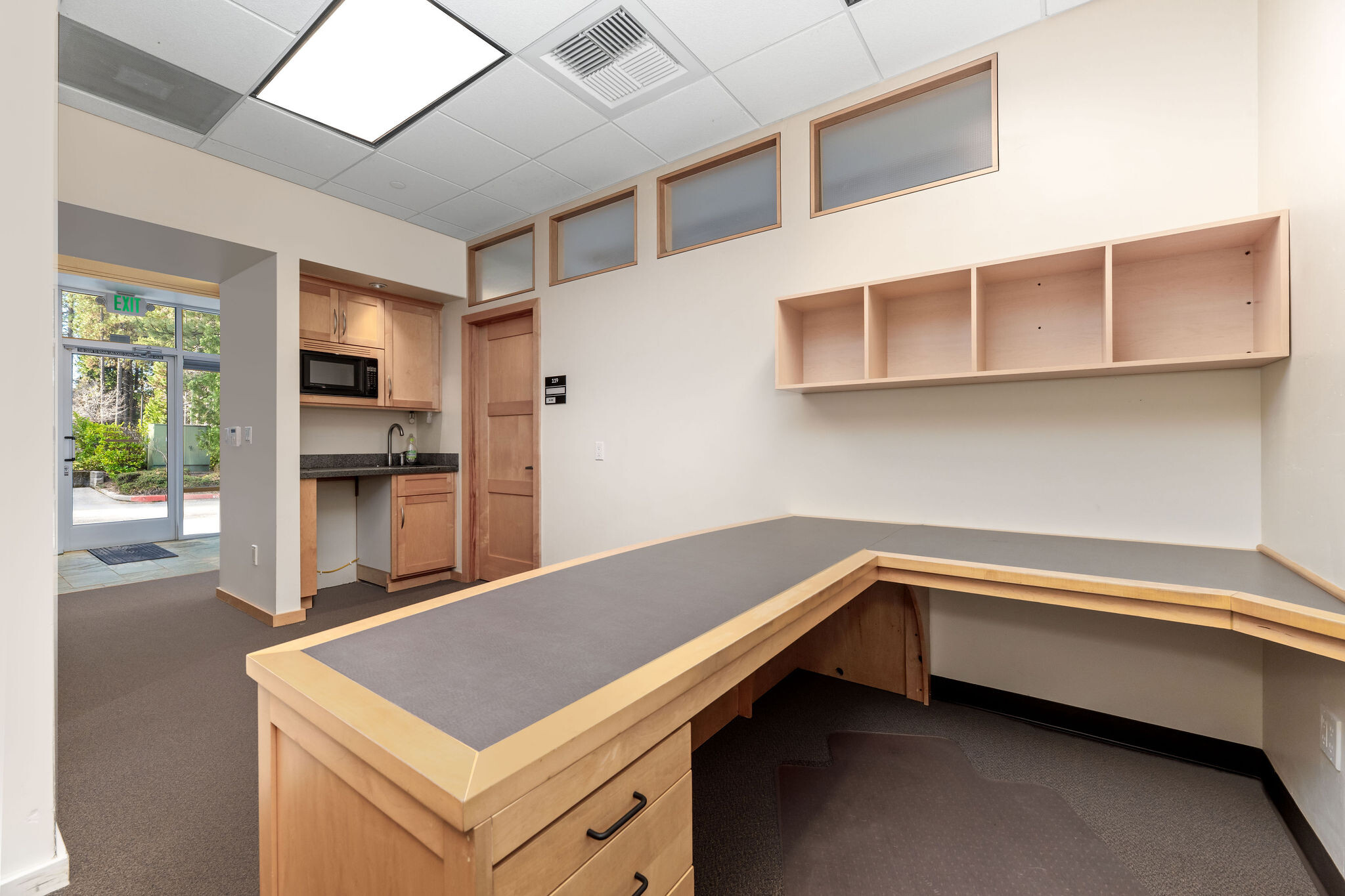 345 Crown Point Cir, Grass Valley, CA à louer Photo intérieure- Image 1 de 17