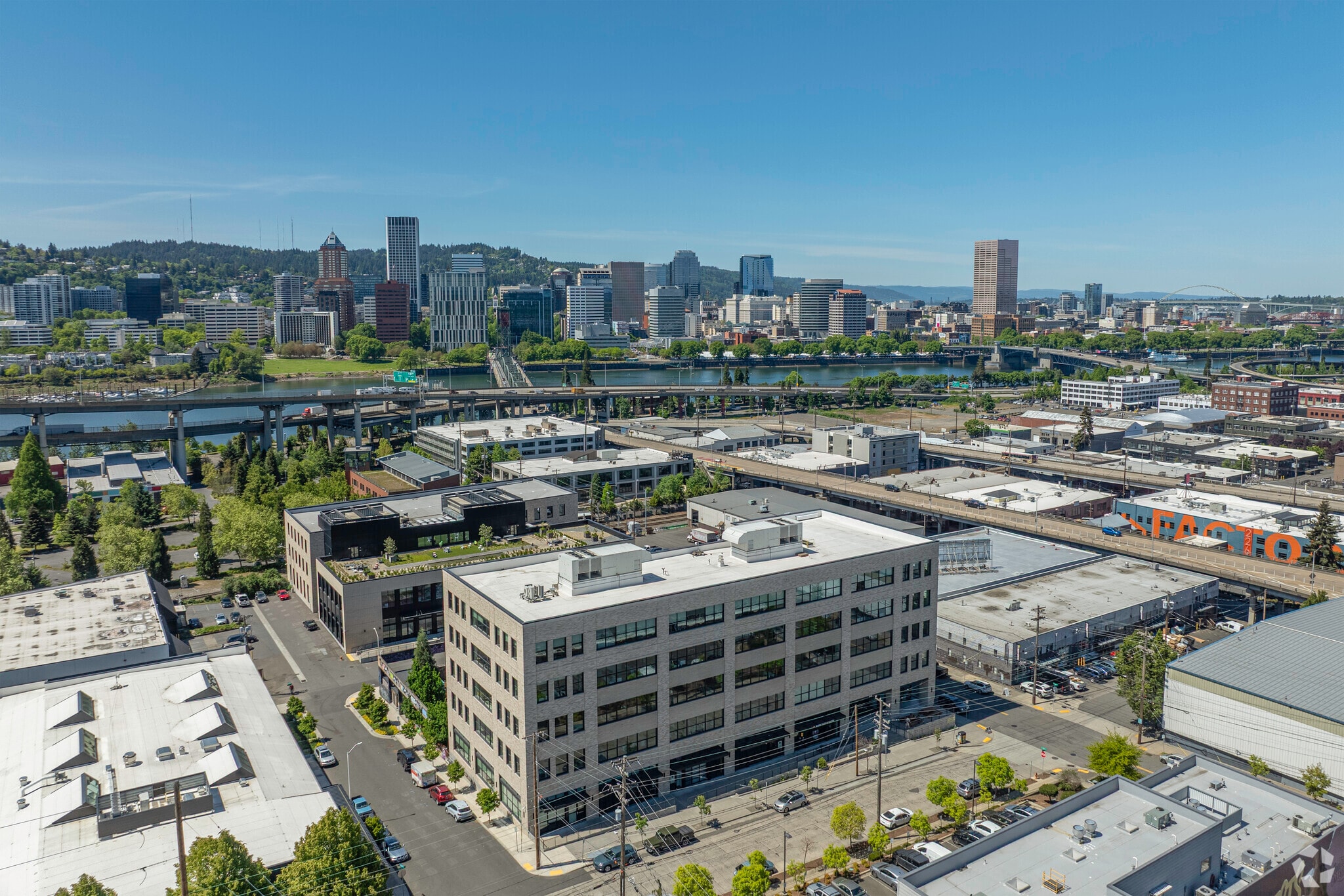 1615 SE 3rd Ave, Portland, OR for lease Building Photo- Image 1 of 2