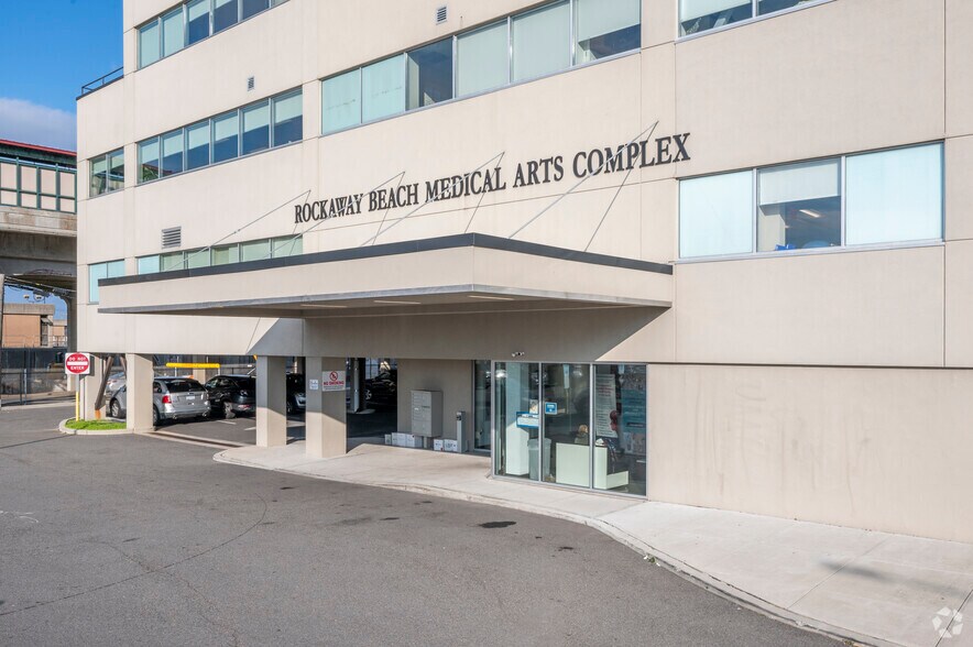 10520 Rockaway Beach Blvd, Rockaway Park, NY à louer - Photo du bâtiment - Image 3 de 5