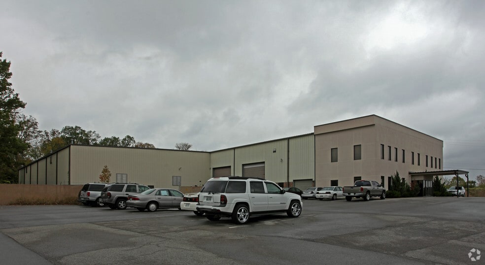 1531 J P Hennessy Dr, La Vergne, TN à louer - Photo du bâtiment - Image 2 de 2