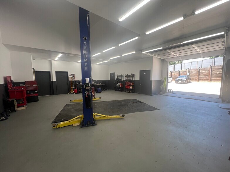 7112 Blondo St, Omaha, NE à vendre - Photo du bâtiment - Image 2 de 7