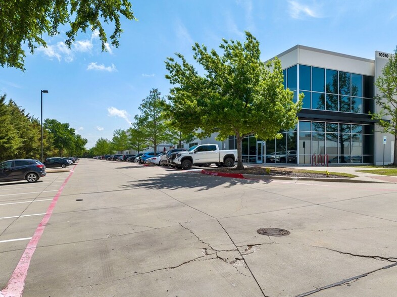 10570 John W Elliott Dr, Frisco, TX for lease - Building Photo - Image 1 of 3