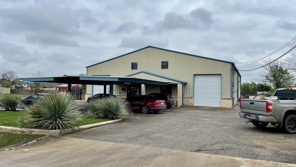 1144 Pride Dr, New Braunfels, TX for lease - Building Photo - Image 1 of 15