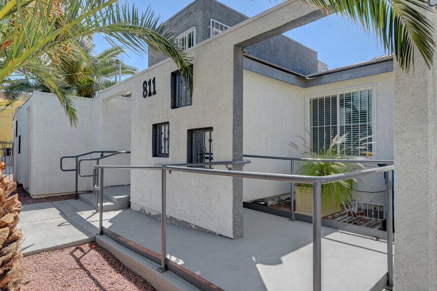 811 S 6th St, Las Vegas, NV à louer - Photo du bâtiment - Image 3 de 16
