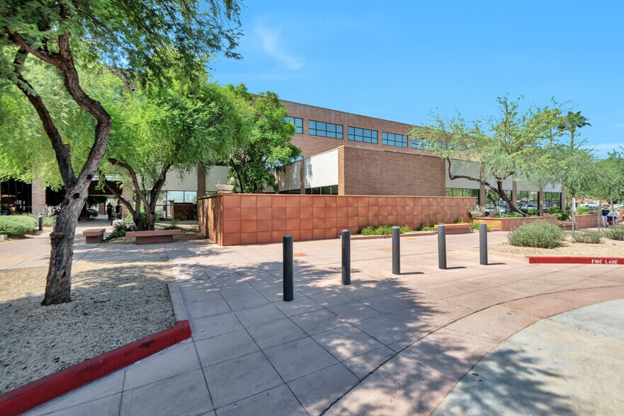 3501 N Scottsdale Rd, Scottsdale, AZ à louer - Photo du bâtiment - Image 3 de 9