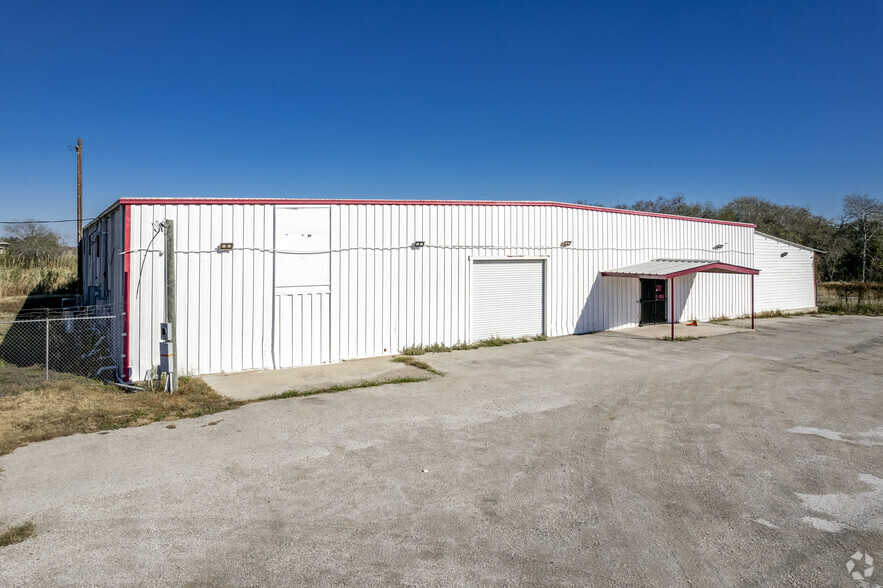 1457 S Highway 181, Karnes City, TX à vendre - Photo du b timent - Image 1 de 6