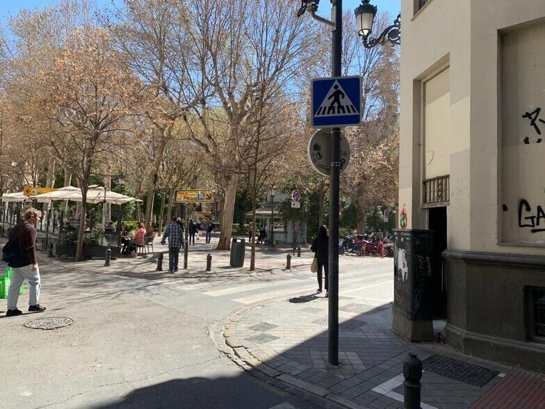 Commerce de détail dans Granada, Granada à vendre - Photo du bâtiment - Image 1 de 11