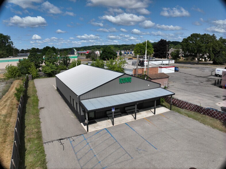 126 S West St, Lowell, MI à vendre - Communauté Matterport - Image 3 de 25