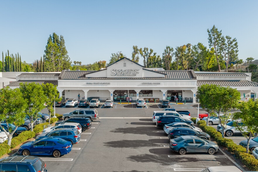 17474-17580 Yorba Linda Blvd, Yorba Linda, CA for lease - Building Photo - Image 2 of 36