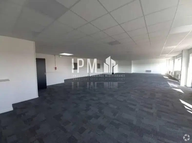 Martigues, BDR 13500 - Unit B1 - - Interior Photo - Image 1 of 3